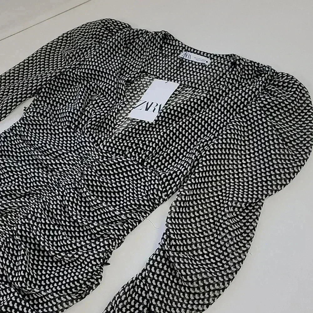 Zara Patterned Ruched Mini Dress - Picture 4 of 11